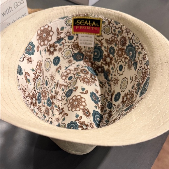 Scala Cream and Tan fedora with Floral Detail - Picture 4 of 6